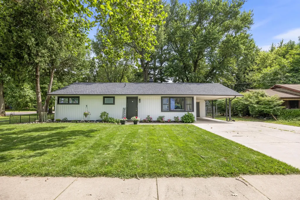 113 W Hughes Street Marshall City MI 49068