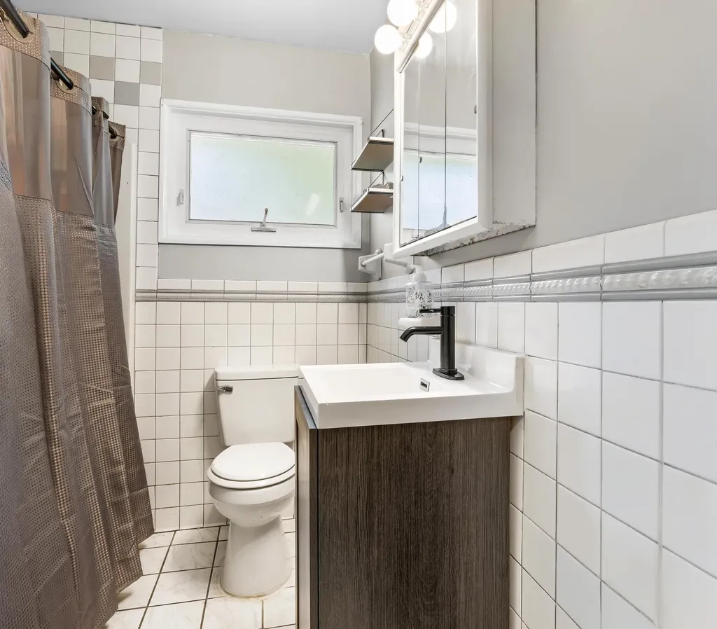 113 W Hughes Street Marshall City MI 49068
