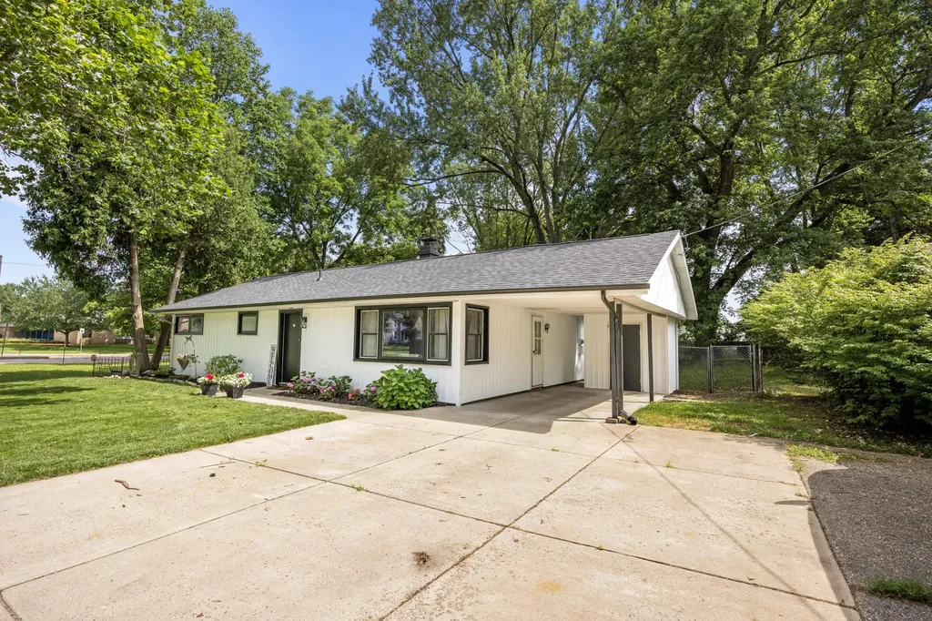 113 W Hughes Street Marshall City MI 49068
