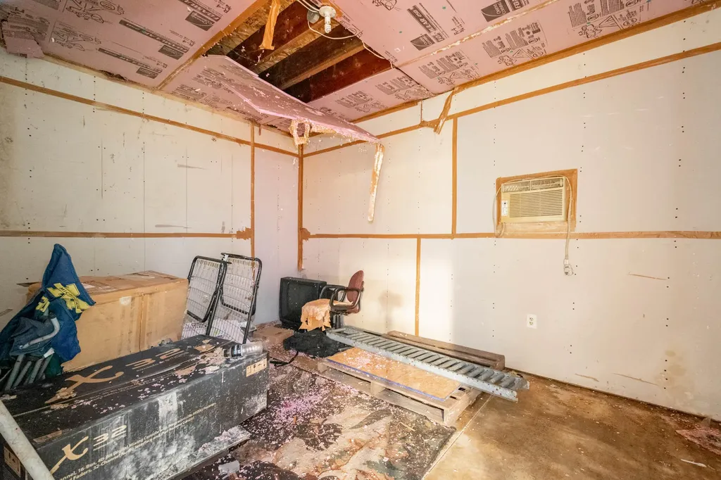 559 W Burr Oak Athens Village MI 49011
