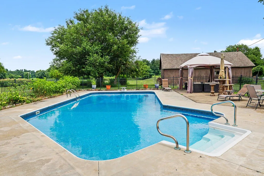 17785 N Drive N Convis Township MI 49068