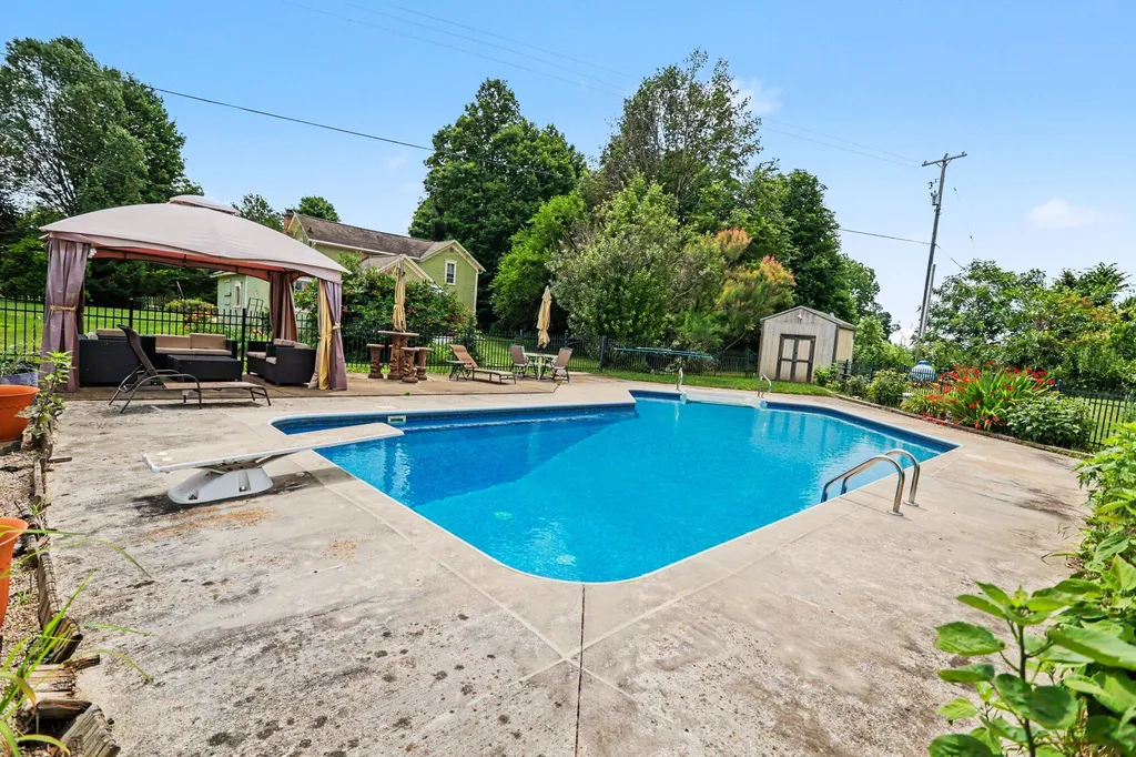 17785 N Drive N Convis Township MI 49068