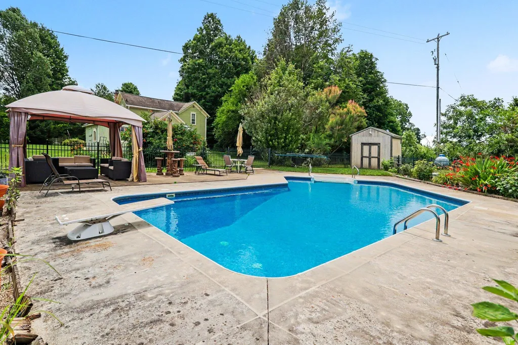 17785 N Drive N Convis Township MI 49068