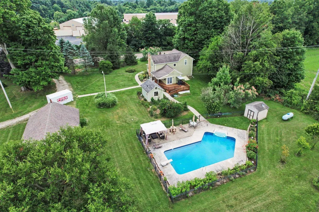 17785 N Drive N Convis Township MI 49068