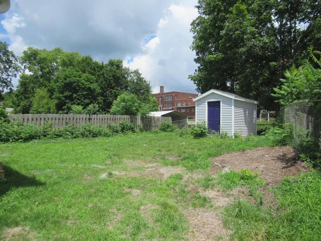 598 W Michigan Avenue Battle Creek City MI 49037