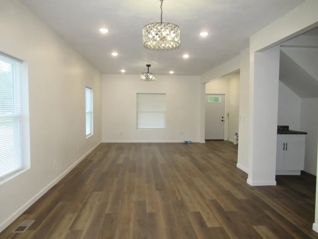 598 W Michigan Avenue Battle Creek City MI 49037