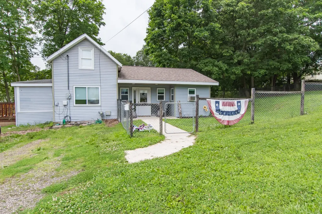 529 Clinton Street Marshall City MI 49068
