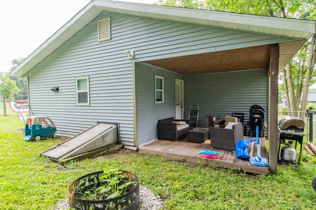 529 Clinton Street Marshall City MI 49068