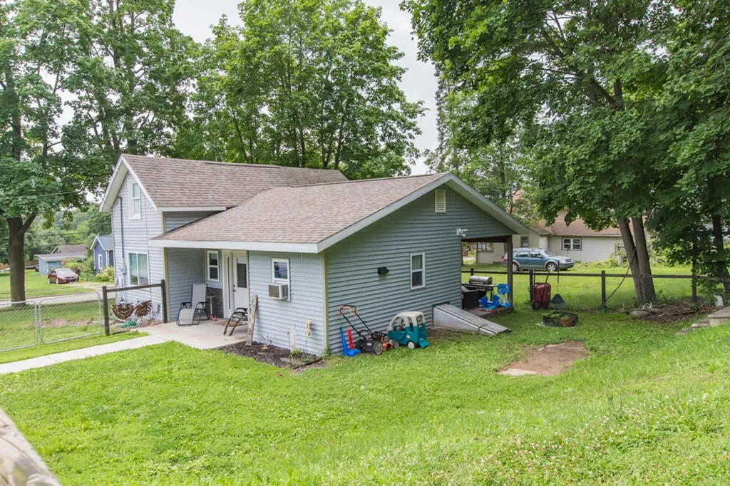 529 Clinton Street Marshall City MI 49068