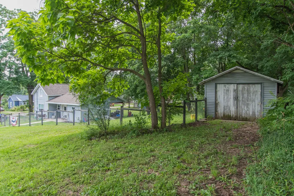 529 Clinton Street Marshall City MI 49068