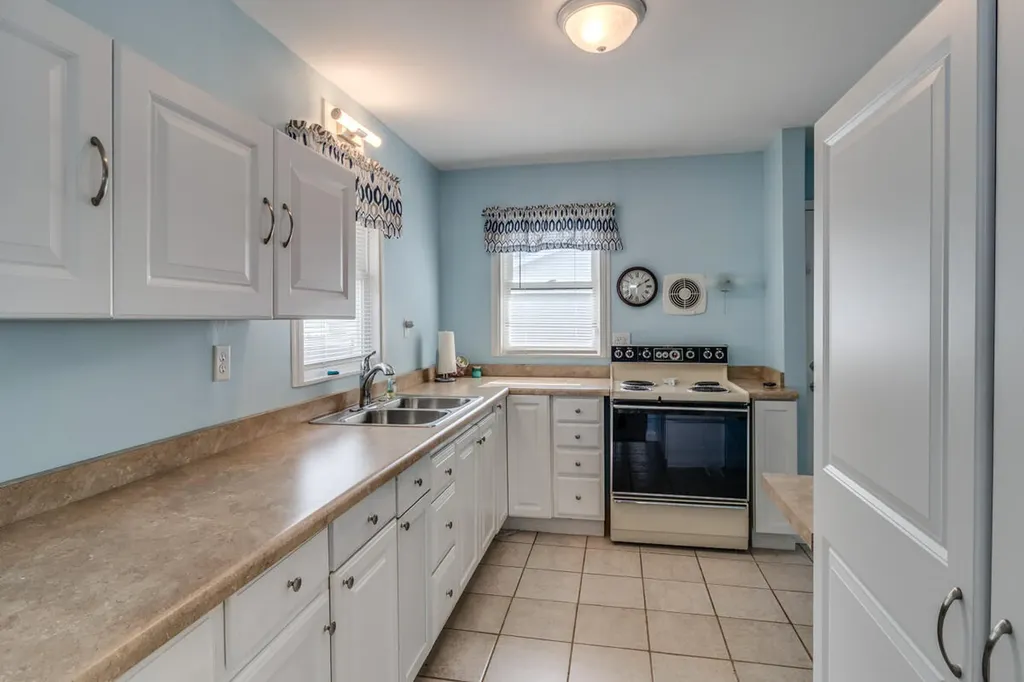 79 S Cedar Avenue Battle Creek City MI 49037