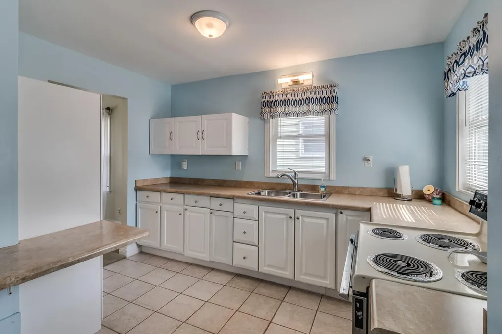 79 S Cedar Avenue Battle Creek City MI 49037