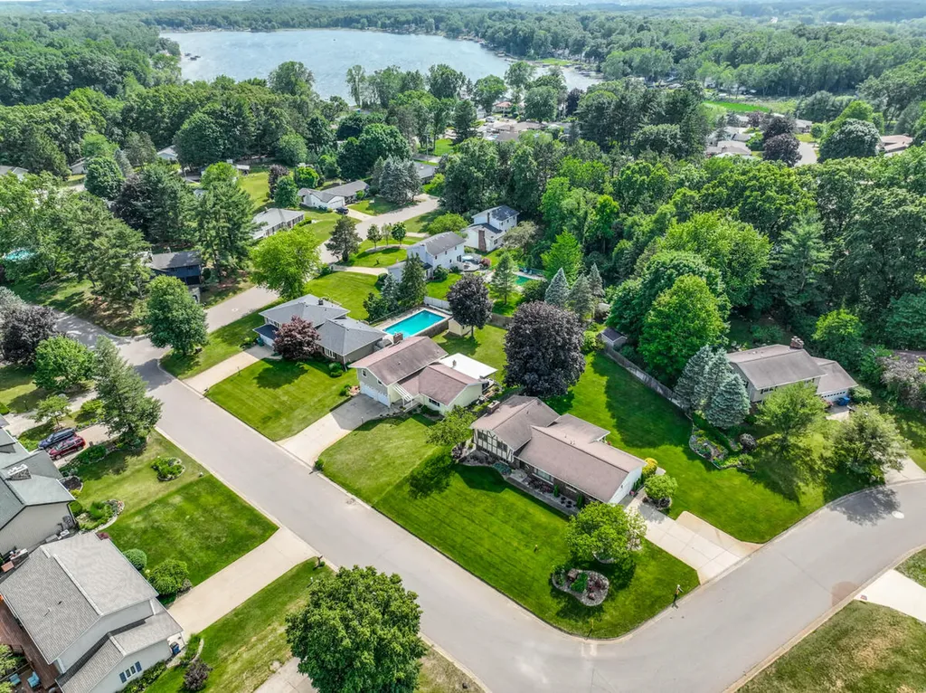 138 Grand Castle Terrace Emmett Charter Township MI 49014