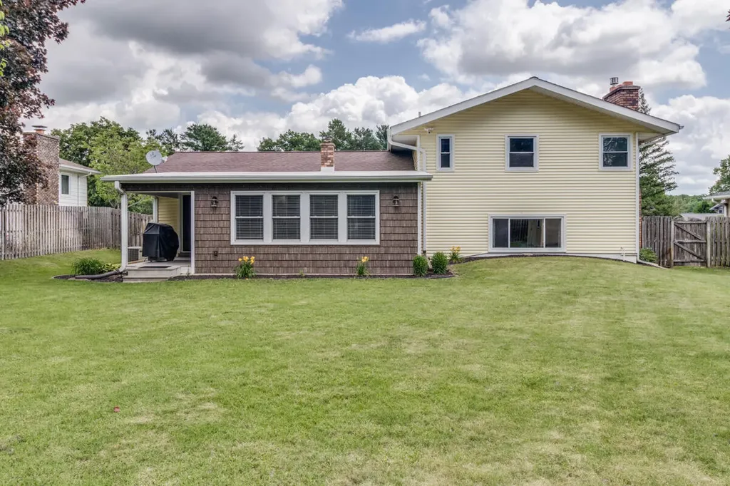 138 Grand Castle Terrace Emmett Charter Township MI 49014
