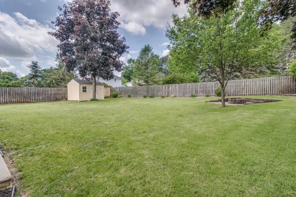 138 Grand Castle Terrace Emmett Charter Township MI 49014