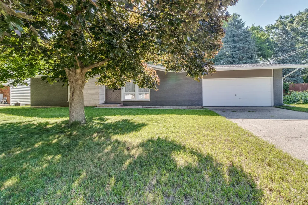 109 Parkshore Drive Emmett Charter Township MI 49014