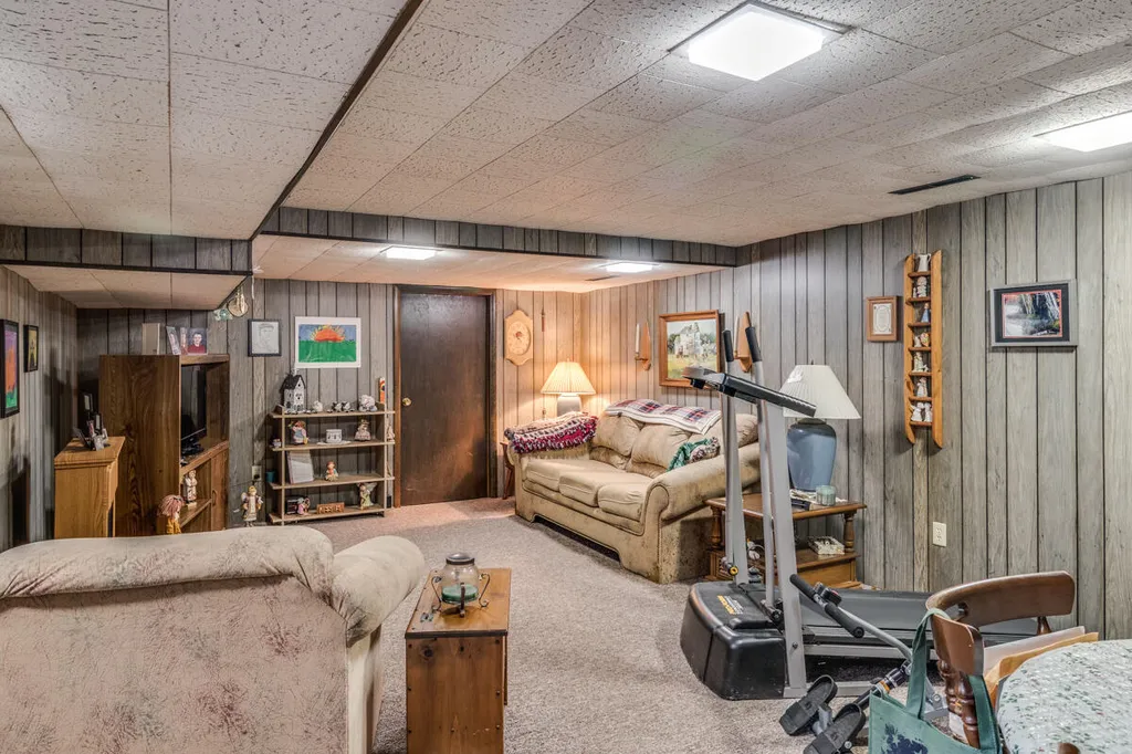 109 Parkshore Drive Emmett Charter Township MI 49014