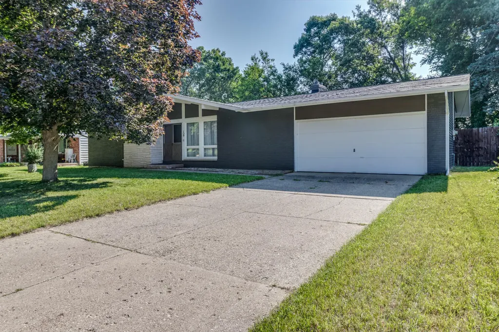 109 Parkshore Drive Emmett Charter Township MI 49014