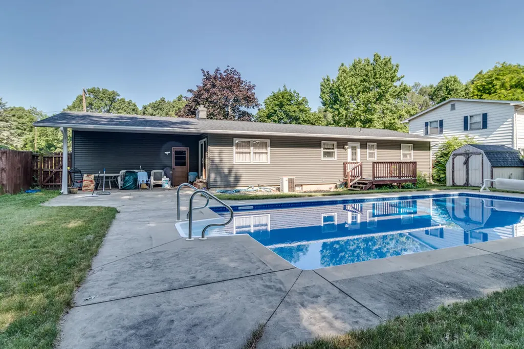 109 Parkshore Drive Emmett Charter Township MI 49014