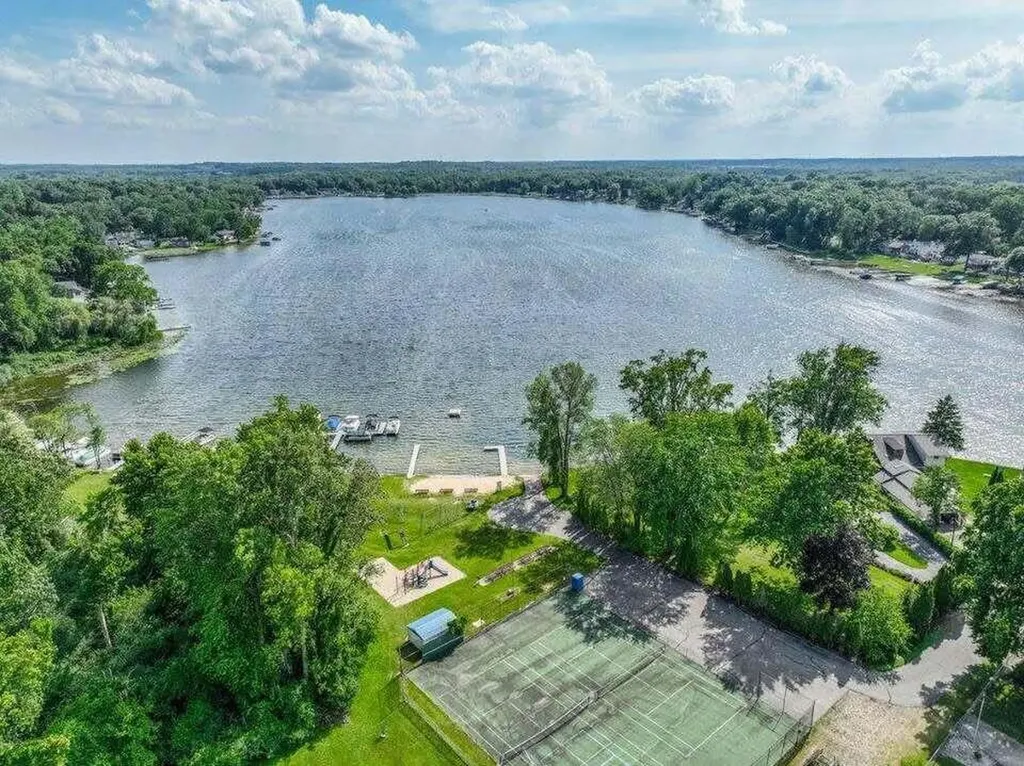 109 Parkshore Drive Emmett Charter Township MI 49014