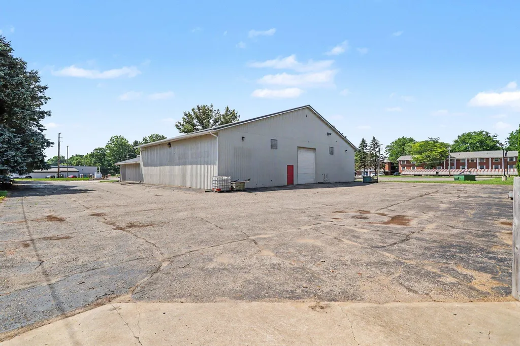 126 West Drive N Marshall City MI 49068