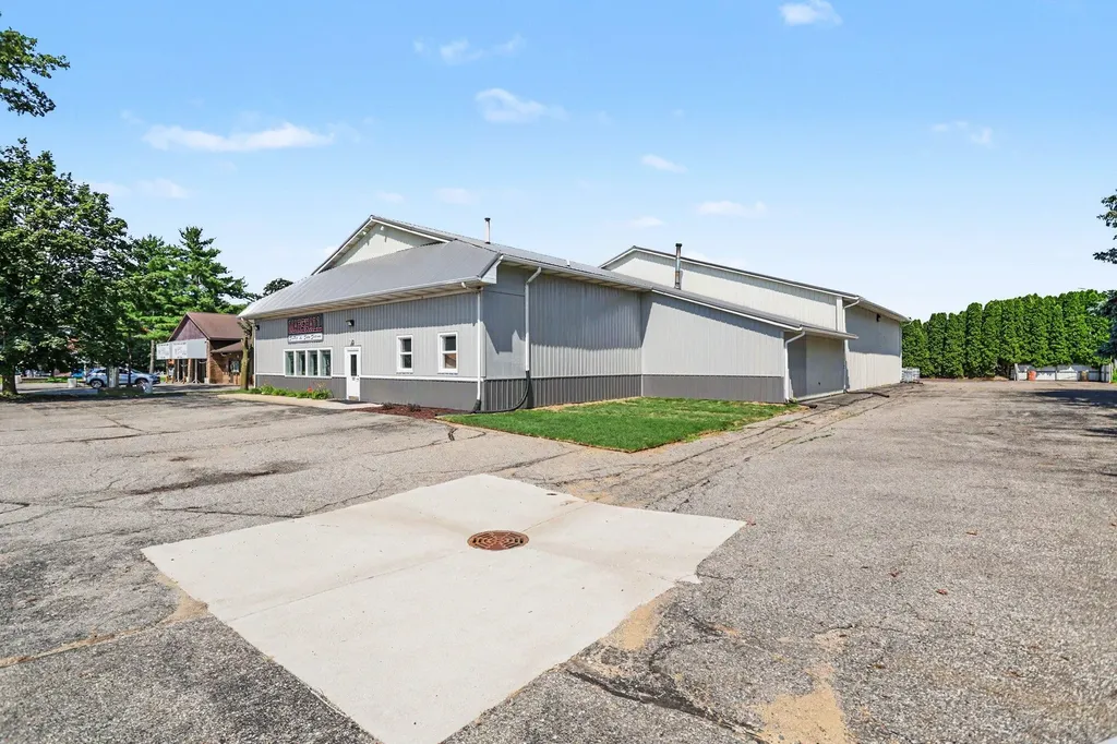 126 West Drive N Marshall City MI 49068