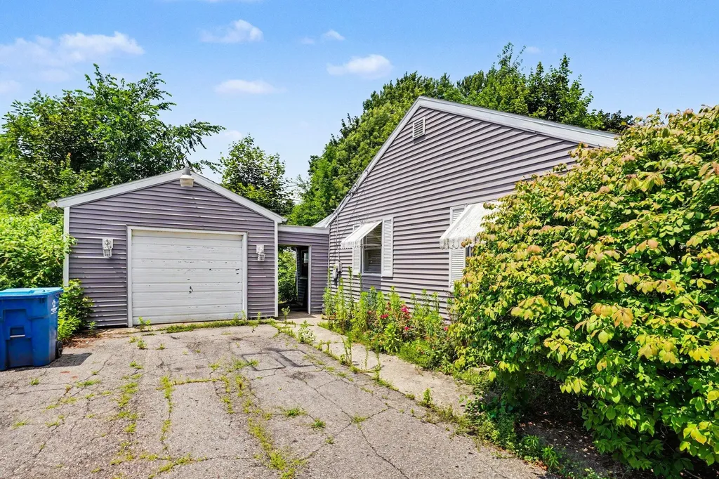 121 N Ridgeway Drive Battle Creek City MI 49015