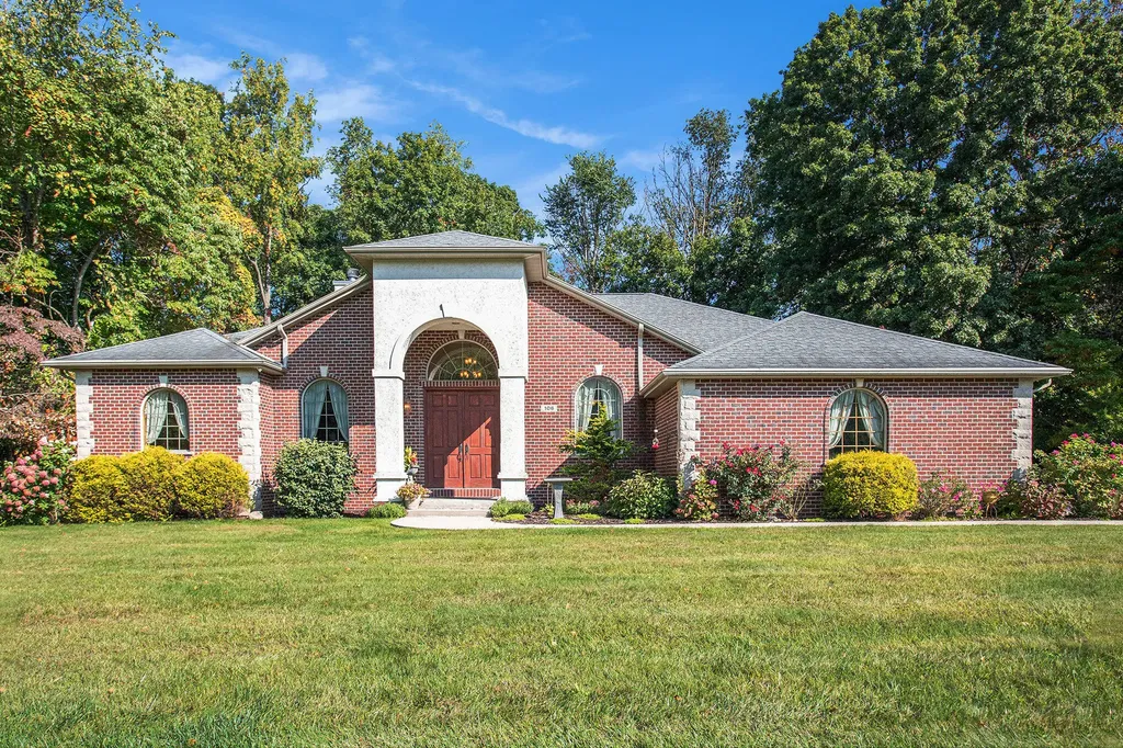 106 Buckingham Lane Pennfield Charter Township MI 49017