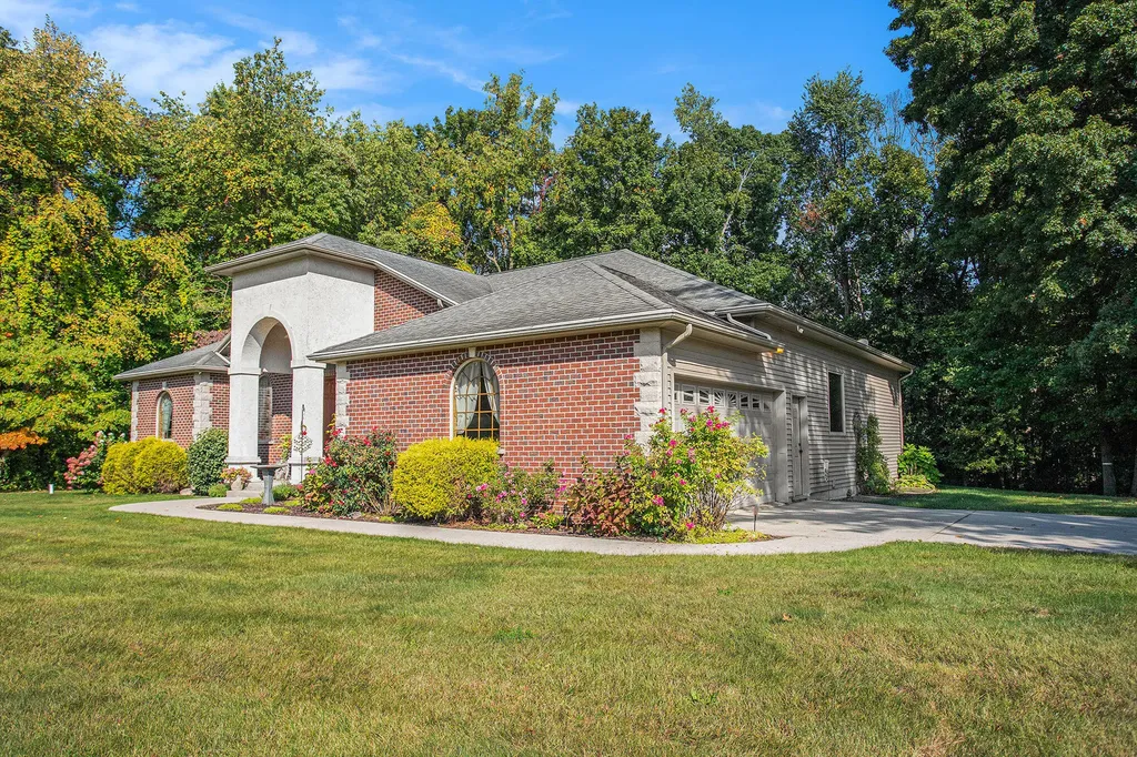 106 Buckingham Lane Pennfield Charter Township MI 49017