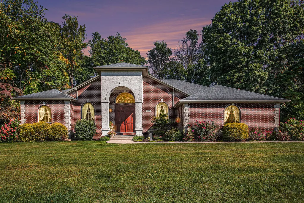 106 Buckingham Lane Pennfield Charter Township MI 49017