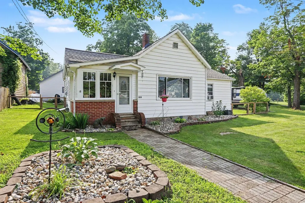 219 N 4th Street Burr Oak Village MI 49030