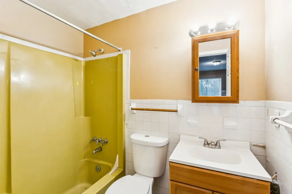 828 North Apt. #11 Street Mt. Morris Township MI 48458