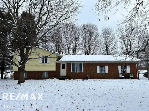 2135 S New Lothrop Road Venice Township MI 48449