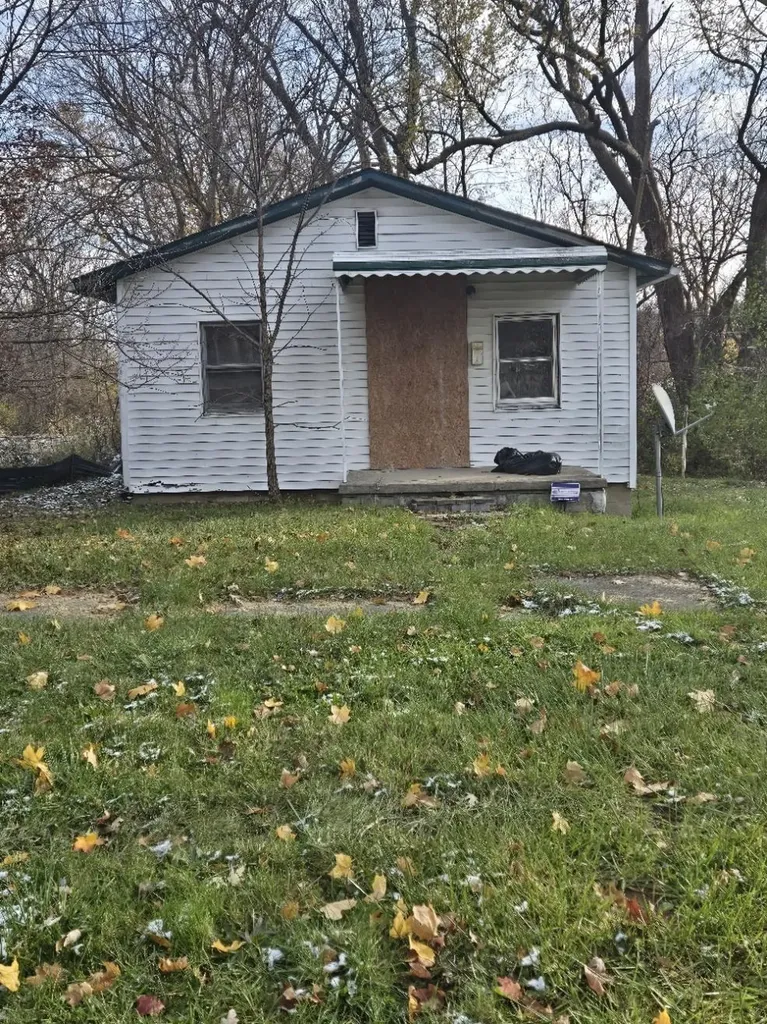 2221 Howard Avenue Flint City MI 48503