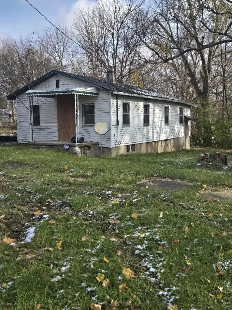 2221 Howard Avenue Flint City MI 48503
