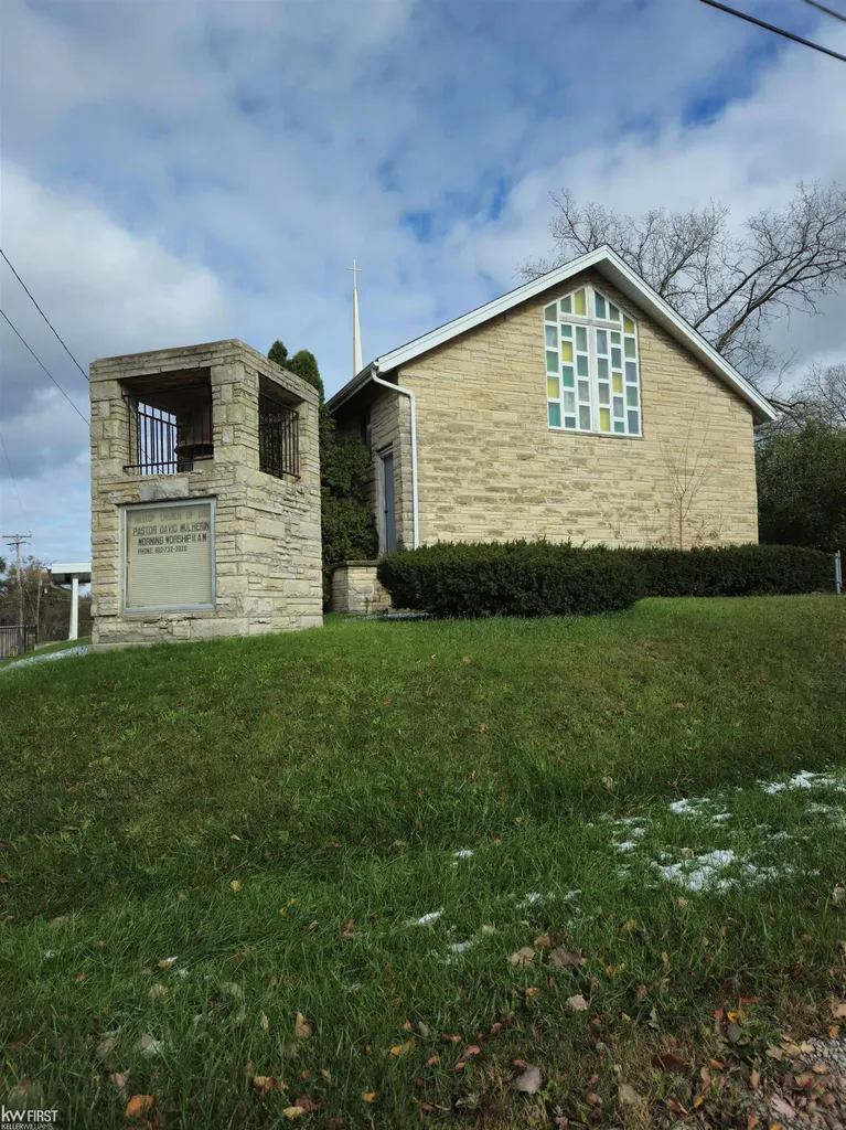 3450 Larchmont Avenue Flint Charter Township MI 48532