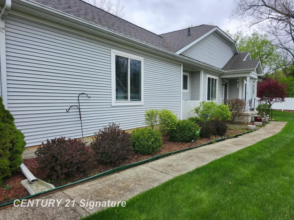 241 Aberdeen Court Flushing City MI 48433