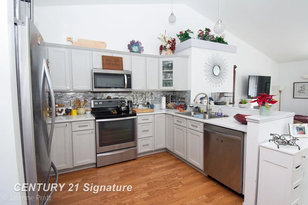241 Aberdeen Court Flushing City MI 48433