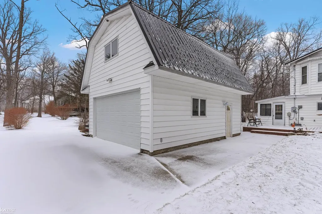 10528 Lake Shore Drive Tyrone Township MI 48430