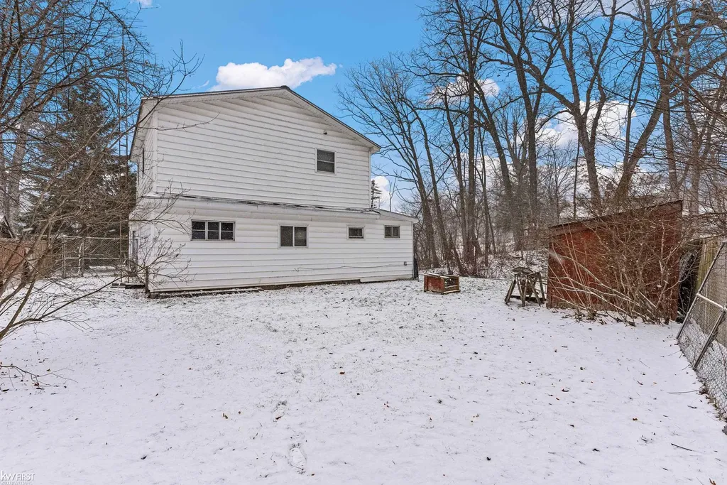 10528 Lake Shore Drive Tyrone Township MI 48430