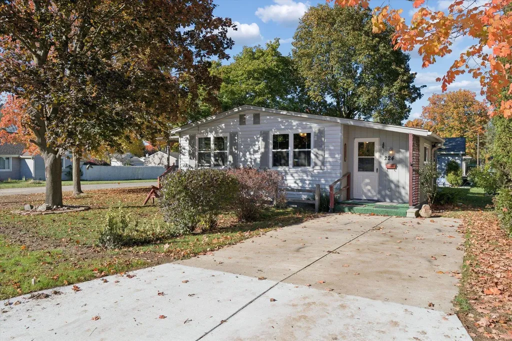 224 W Mcneil Street Corunna City MI 48817