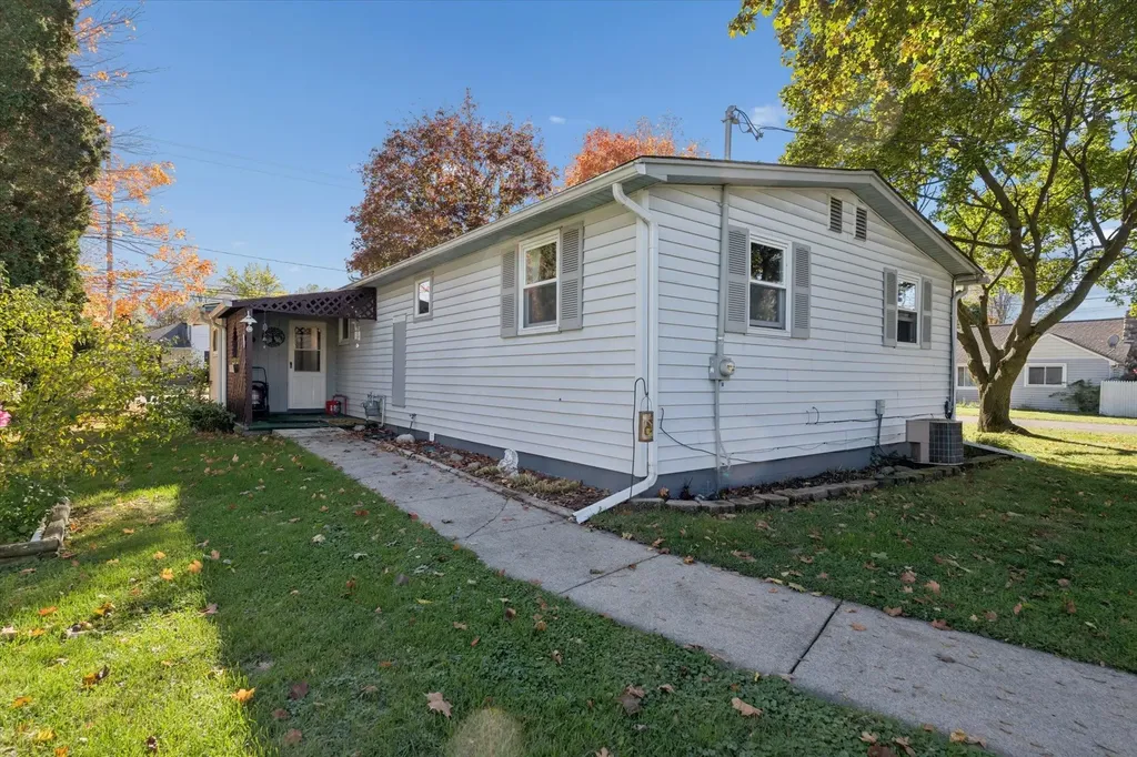 224 W Mcneil Street Corunna City MI 48817
