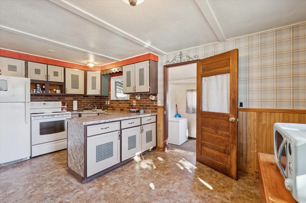 224 W Mcneil Street Corunna City MI 48817