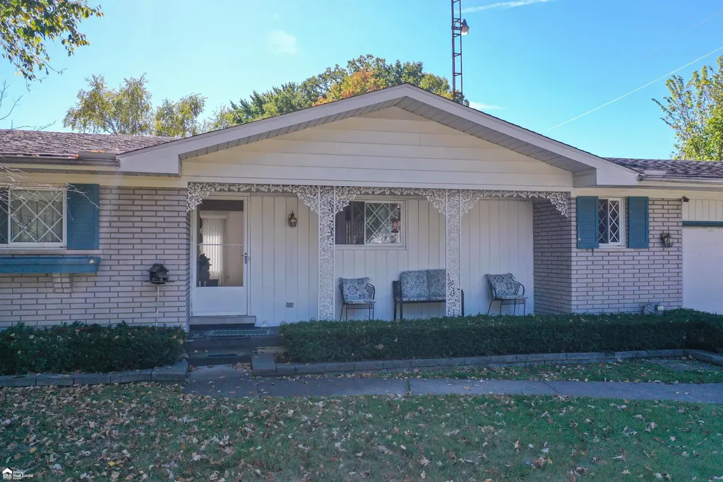 1203 Pickwick Place Flint Charter Township MI 48507
