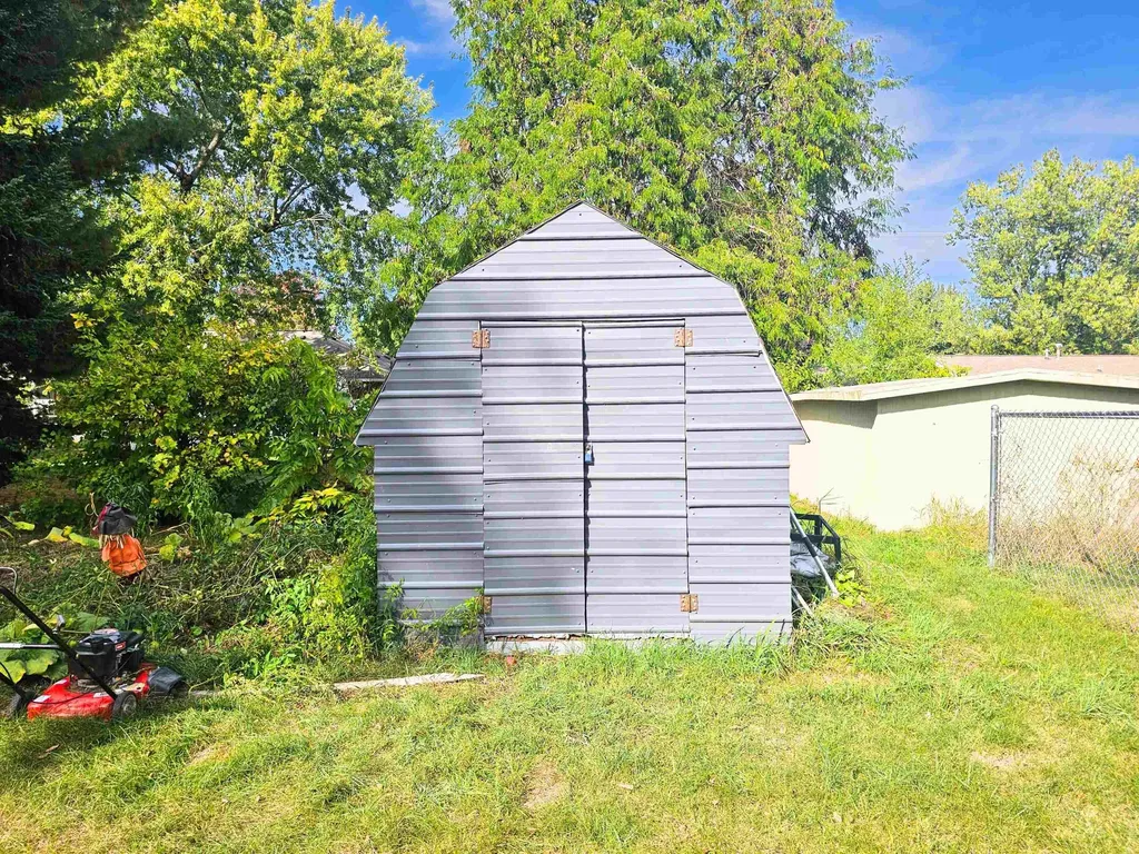 204 W Pine Street Elsie Village MI 48831