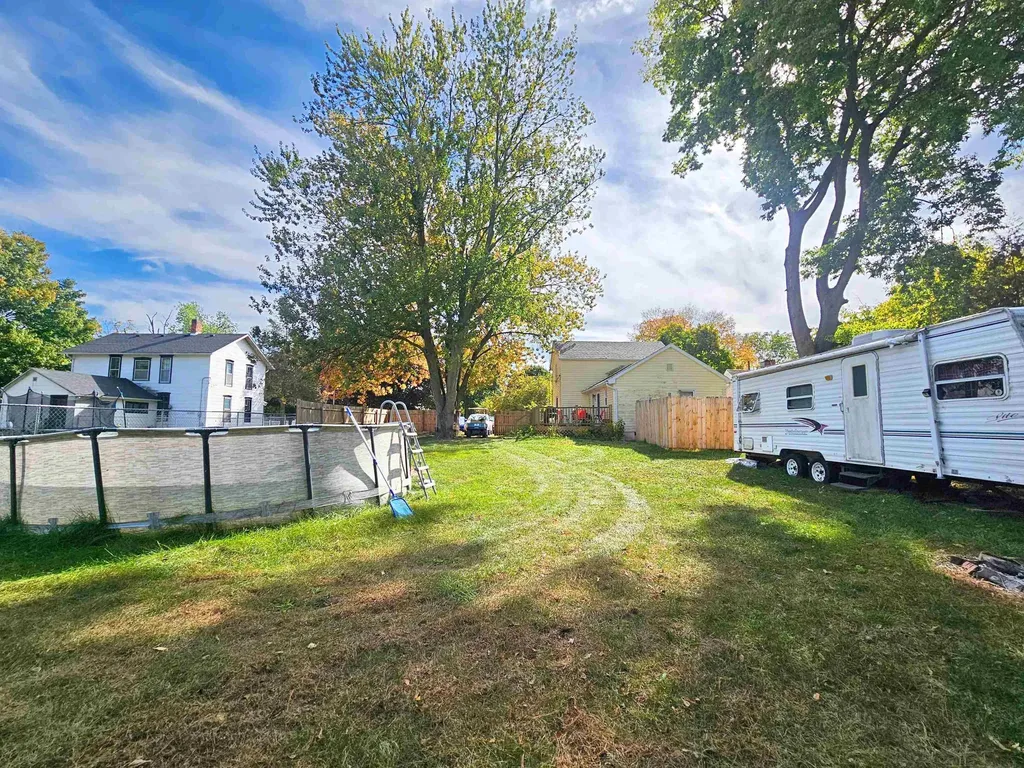 204 W Pine Street Elsie Village MI 48831
