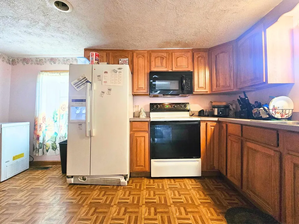 204 W Pine Street Elsie Village MI 48831