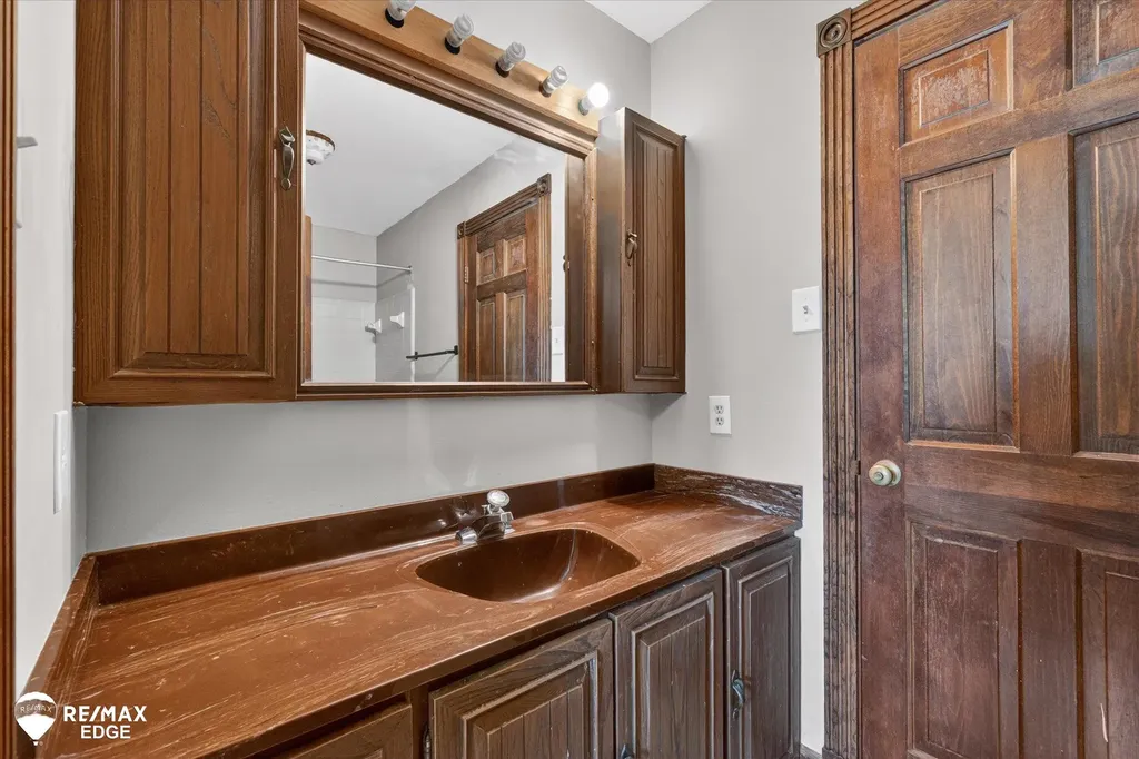 8454 Wesley Drive Flushing Charter Township MI 48433