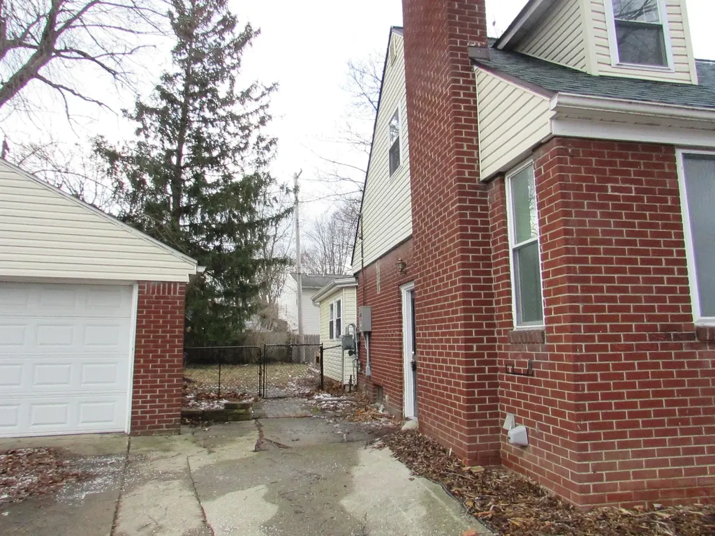 434 Chalmers Street Flint City MI 48503