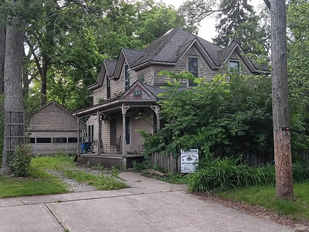 189 S Genesee Street Montrose City MI 48457